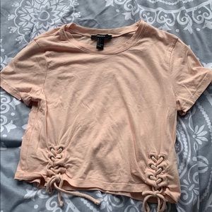 Pink short-sleeved cropped shirt